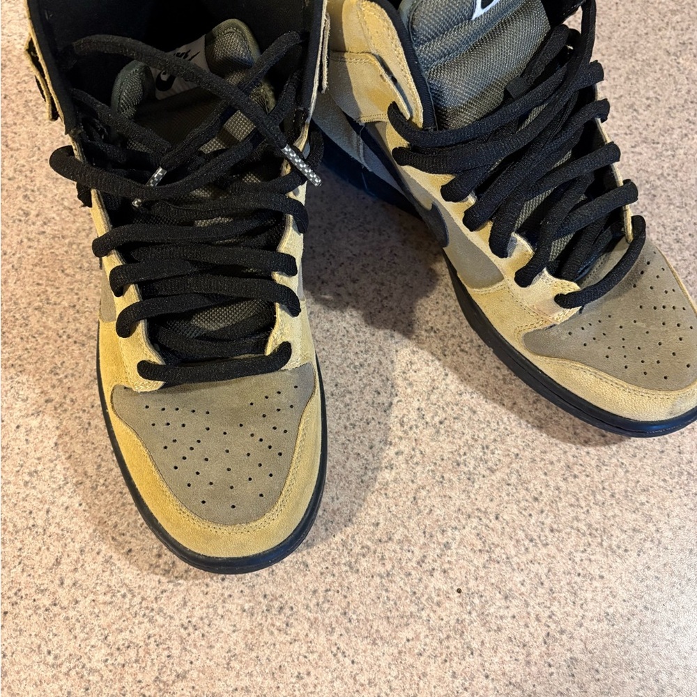 Nike Black and Tan Men's Sneakers